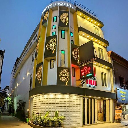 La Woods Hotel Ченай Екстериор снимка