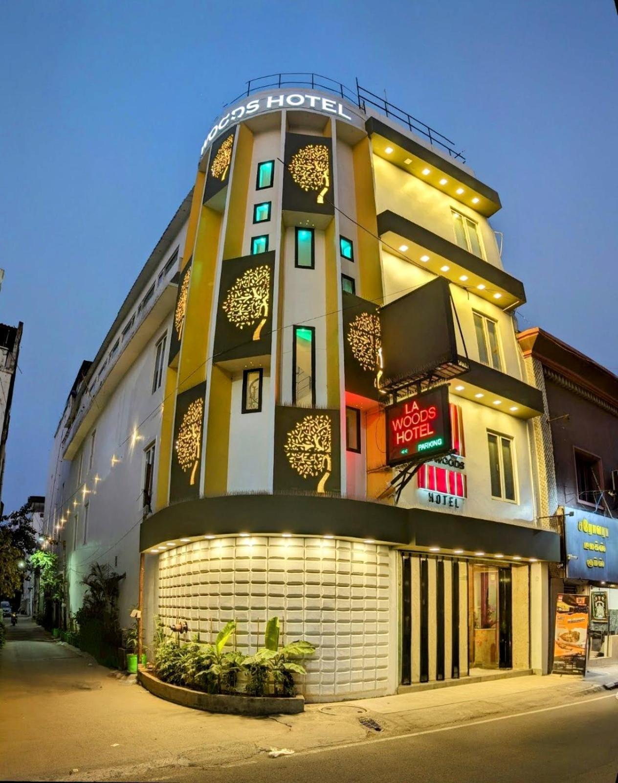 La Woods Hotel Ченай Екстериор снимка